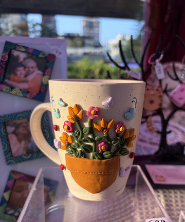 Bloom Pot – mug with handcrafted detailing